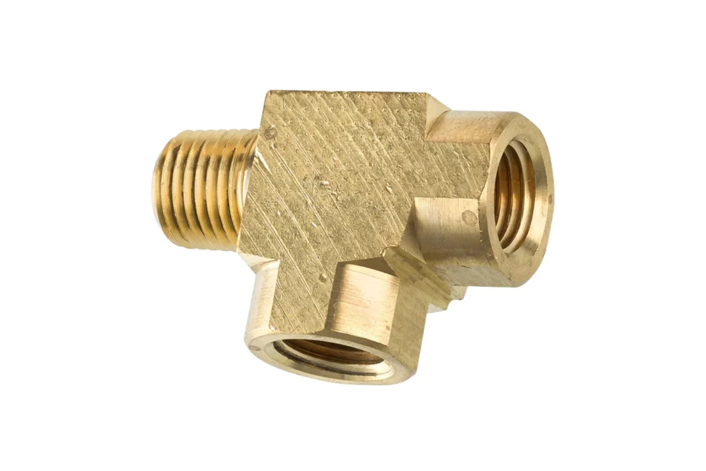 High-quality brass pipe fitting with male and female threaded tee design for plumbing and HVAC in Saudi Arabia.