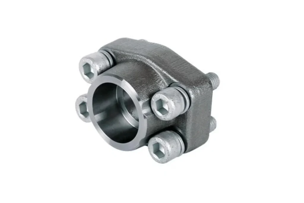 Hydraulic split flange 4-bolt steel fitting for high-pressure hydraulic systems in Saudi Arabia.